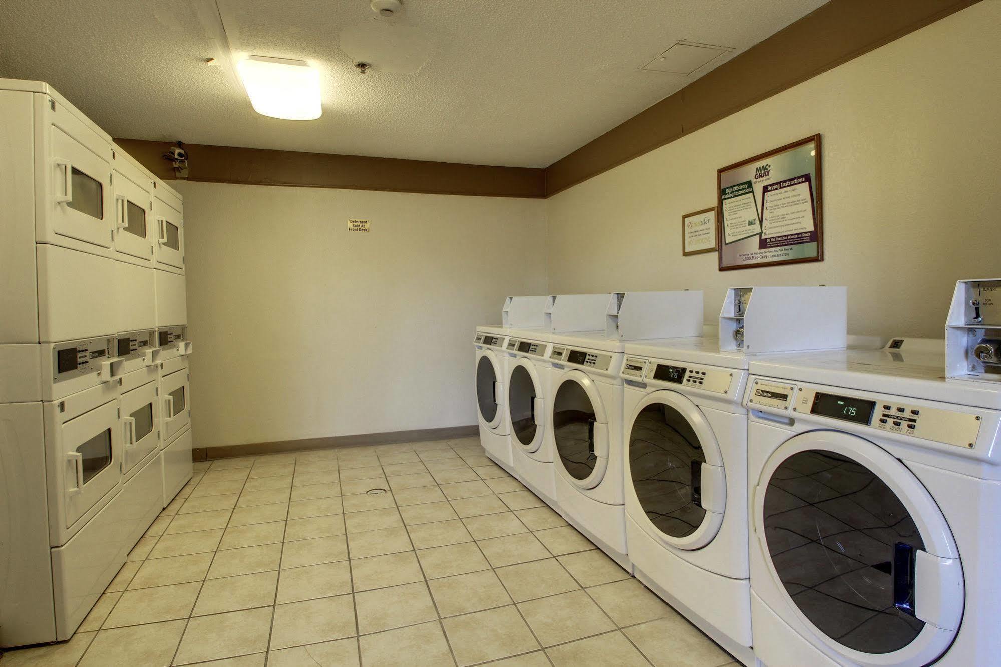 Intown Suites Extended Stay Raleigh Nc- Capital Blvd Ngoại thất bức ảnh