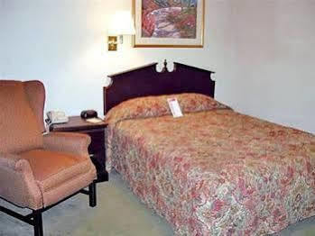 Intown Suites Extended Stay Raleigh Nc- Capital Blvd Ngoại thất bức ảnh